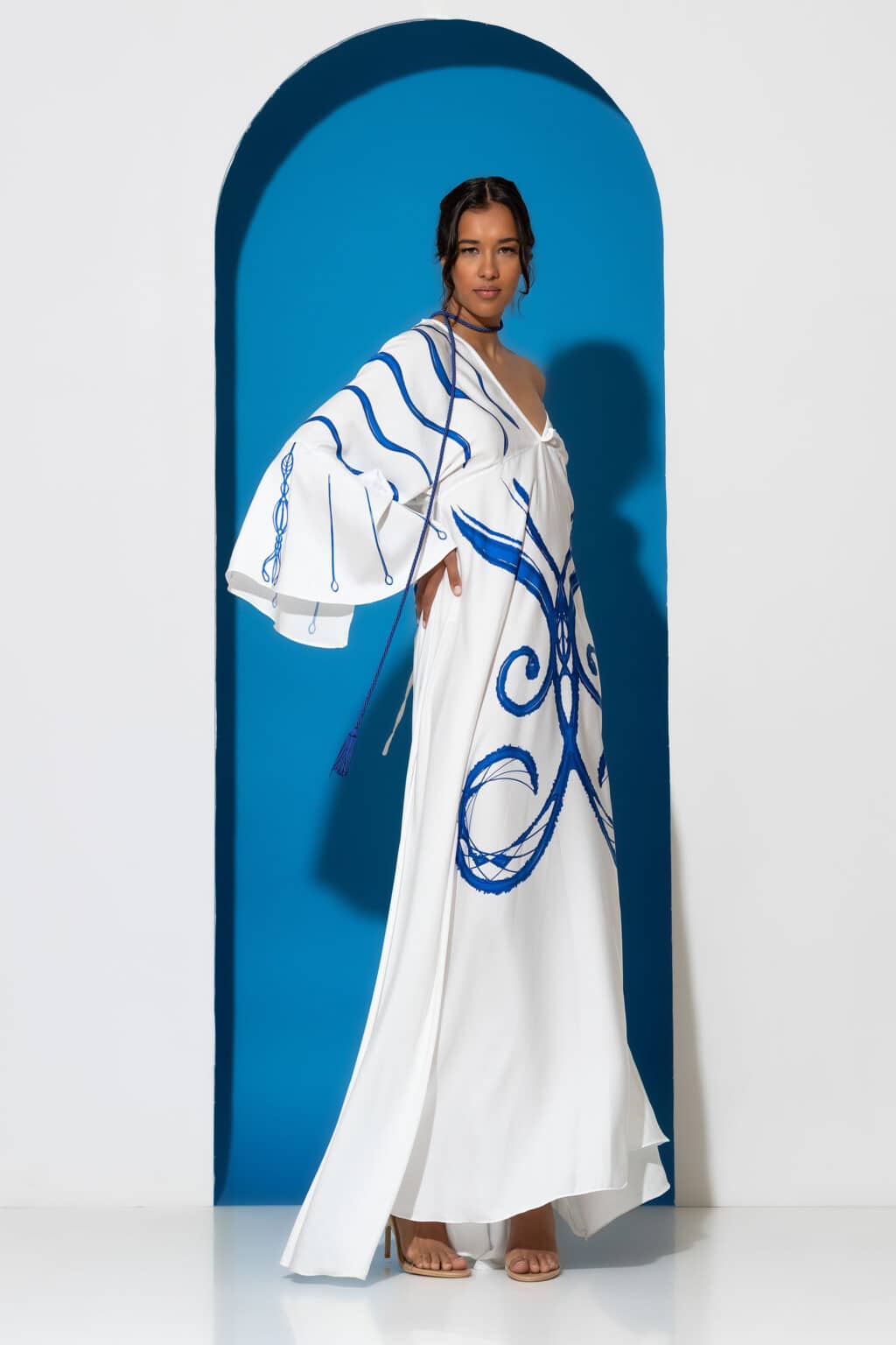 Cocktail printed satin maxi dress white- blue