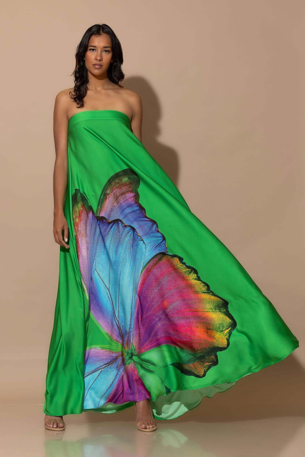 Luxurious strapless wide-cut satin print gown